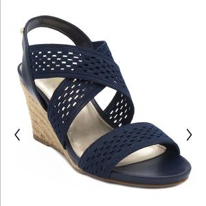 London Fog Pickwick Women's Stretch Wedge Sandals